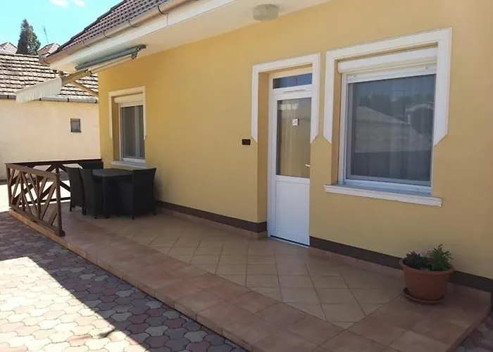 Garden Apartmanhaz 2 公寓 *